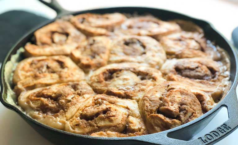 cinnamon rolls in cast iron pan